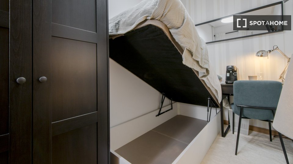 Double room Madrid, 6 beds — photo 7
