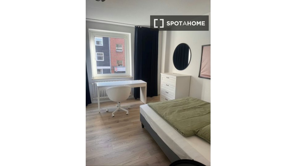 Double room Dusseldorf, 4 beds, 100m² — photo 9