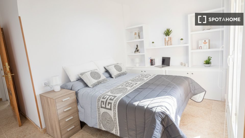Double room Alicante, 3 beds, 67m² — photo 13