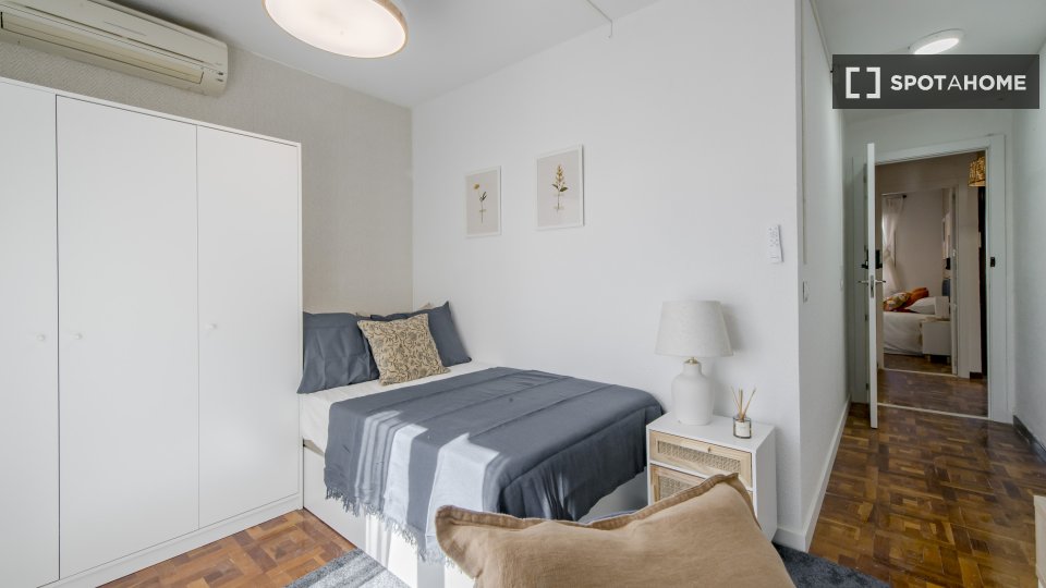 Double room Madrid, 6 beds — photo 4