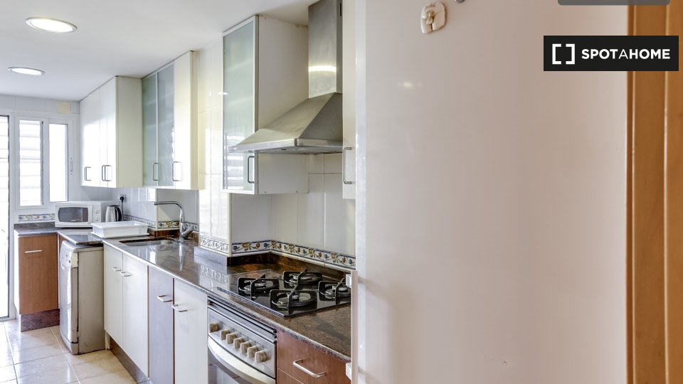 Double room Valencia, 2 beds — photo 15