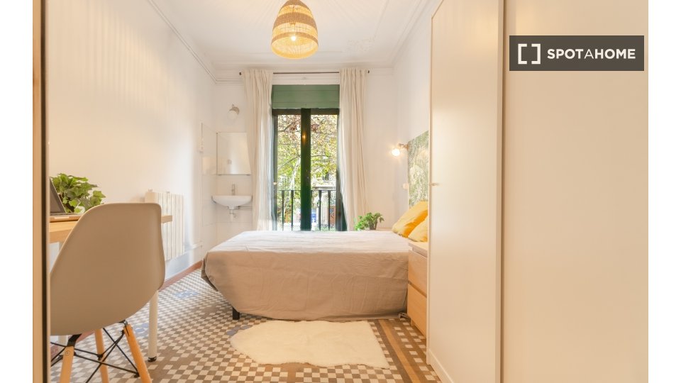 Double room Barcelona, 7 beds, 150m² — photo 10