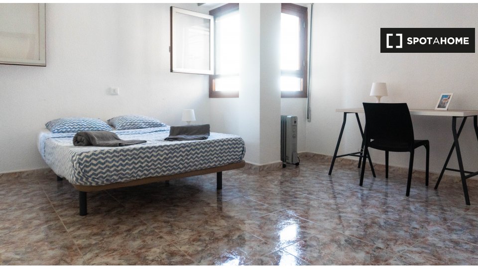 Double room Valencia, 7 beds, 200m² — photo 3