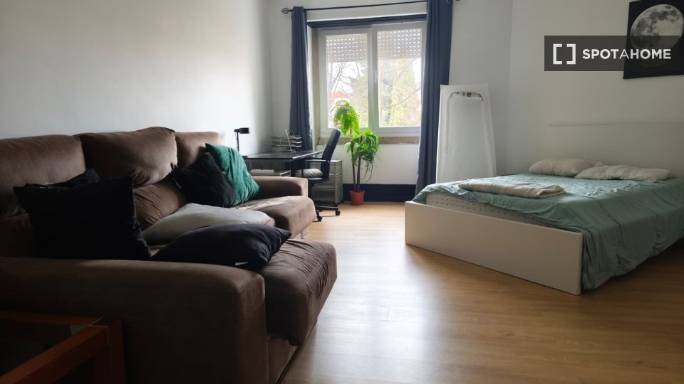 Double room Lisbon, 5 beds — photo 1