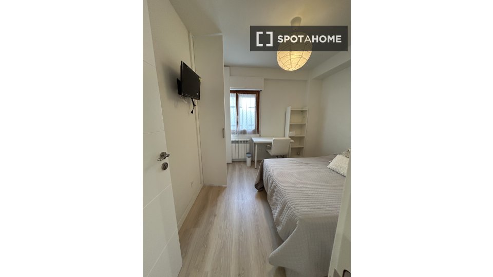 Double room Madrid, 3 beds — photo 15