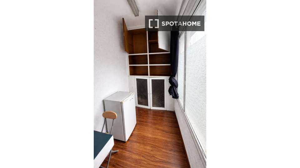 Double room Barcelona, 1 bed, 64m² — photo 1