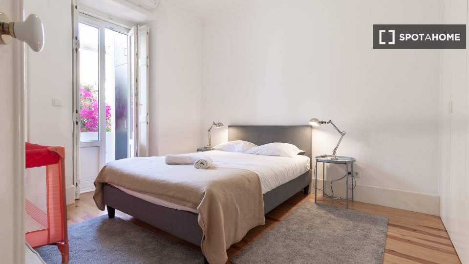 Apartment Lisbon, 2 beds, 75m² — photo 32