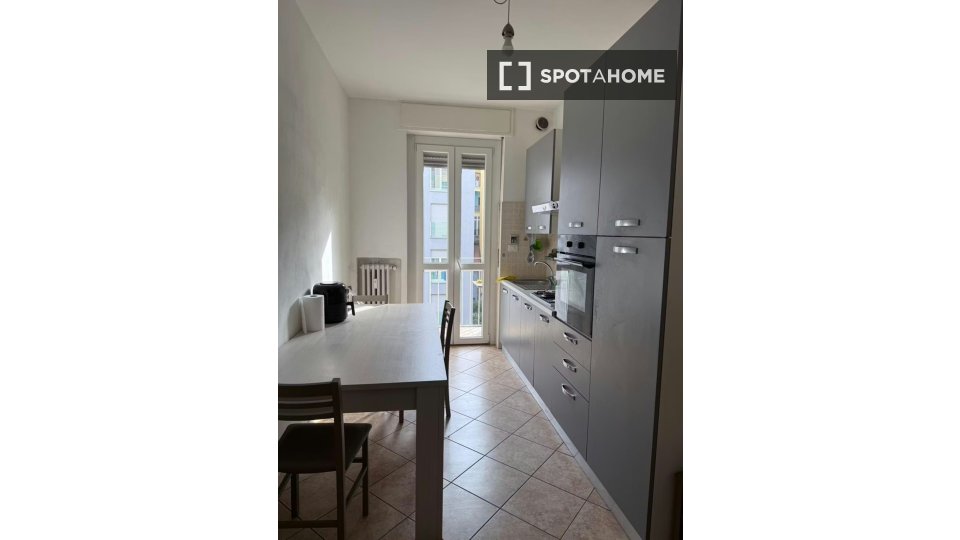 Double room Milan, 3 beds — photo 9