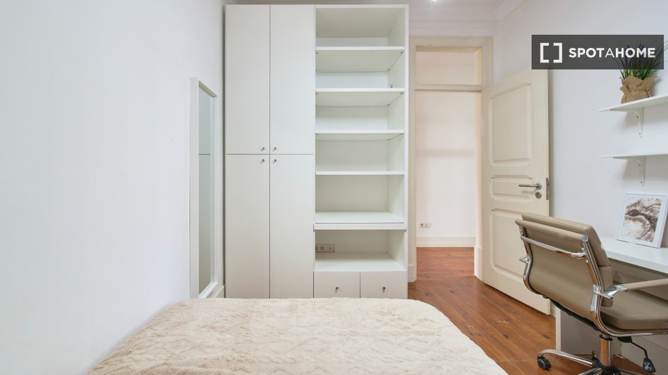 Double room Lisbon, 6 beds — photo 29