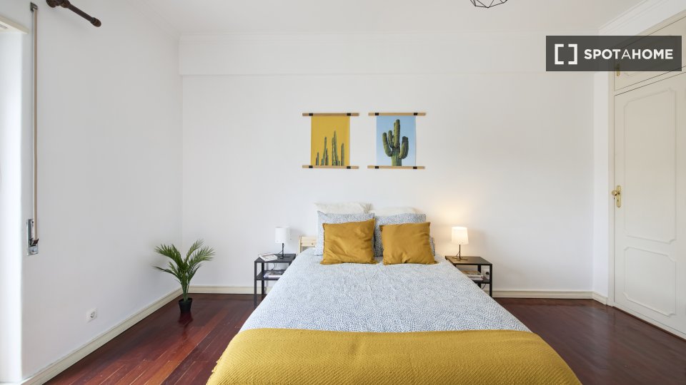 Double room Lisbon, 6 beds — photo 18
