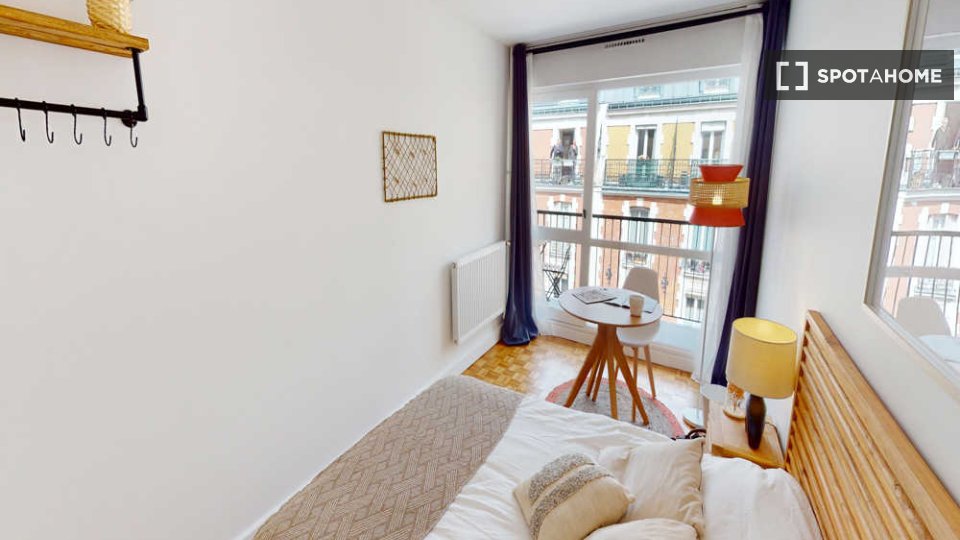Camera in appartamento condiviso con 5 camere da letto, Dupleix-Motte-Picquet - a Parigi