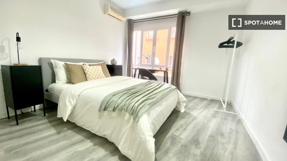 Double room Madrid, 5 beds — photo 11