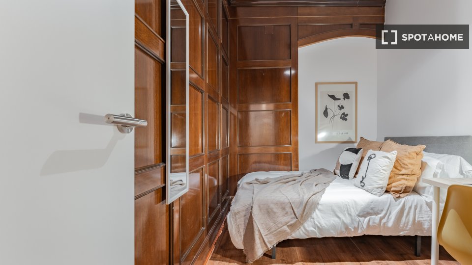 Double room Madrid, 10 beds, 173m² — photo 40