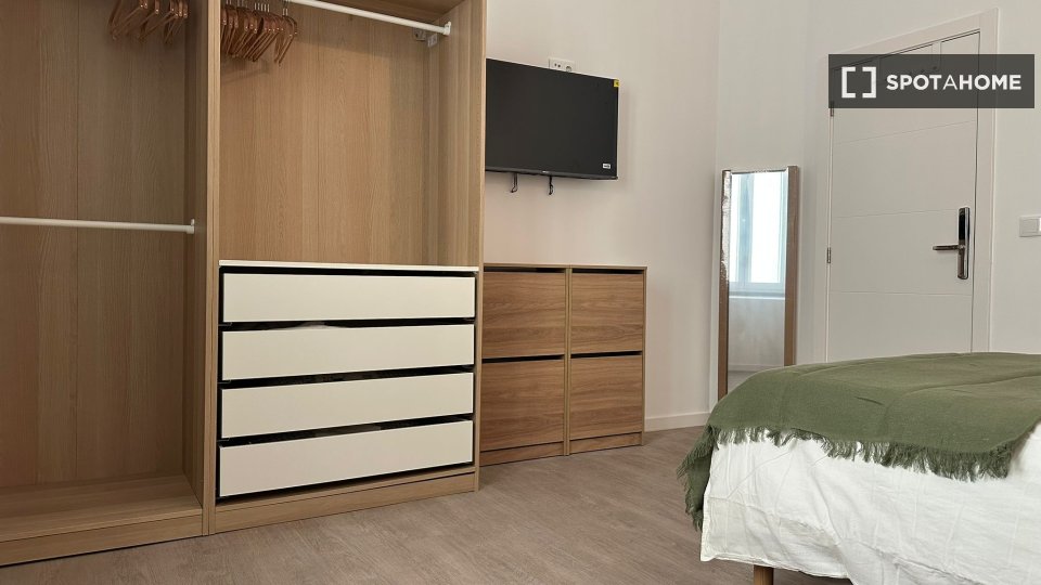 Double room Lisbon, 6 beds, 160m² — photo 1