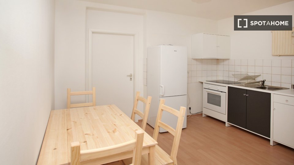 Double room Berlin, 4 beds, 81m² — photo 11