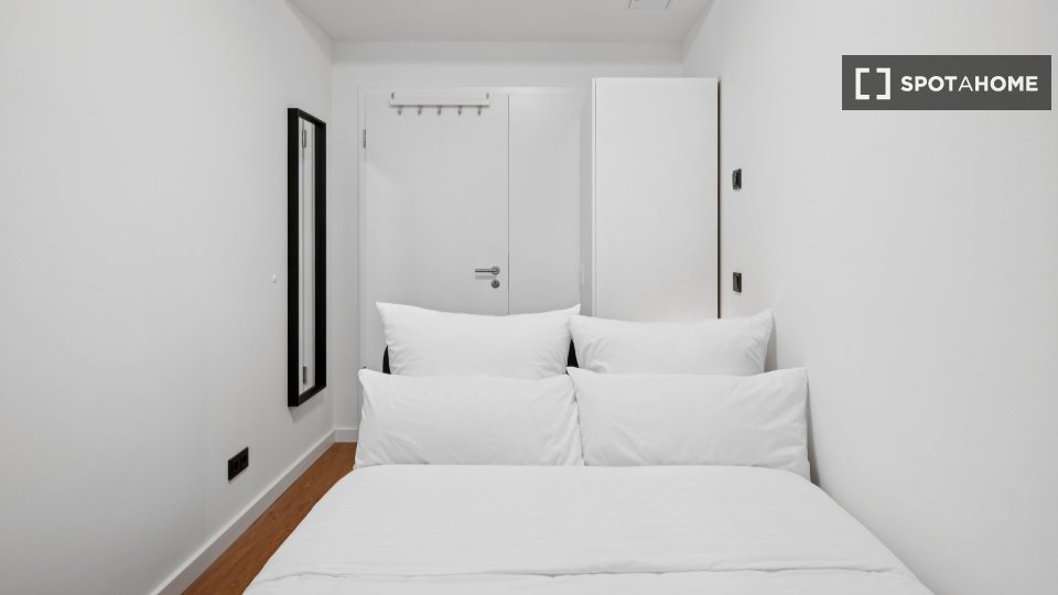 Double room Berlin, 3 beds, 65m² — photo 18