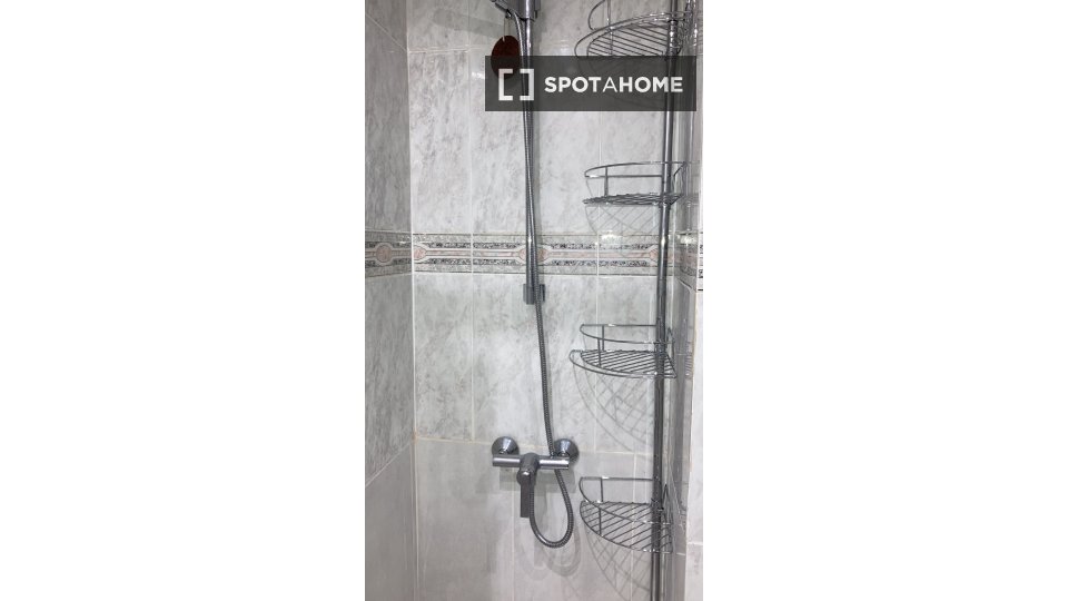 Double room Barcelona, 3 beds, 90m² — photo 12