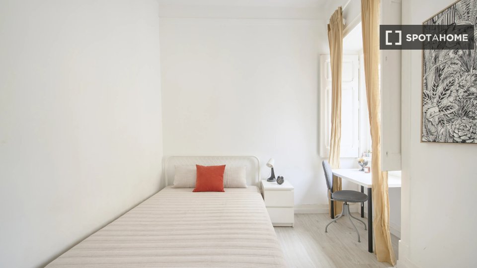 Double room Lisbon, 4 beds — photo 19