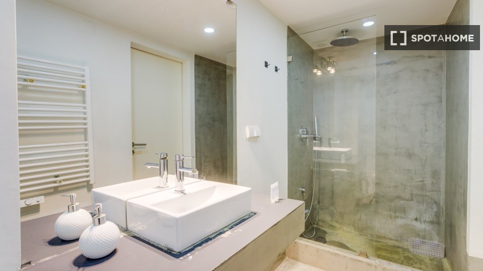 Apartment Lisbon, 2 beds — photo 39