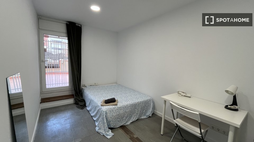 Double room Barcelona, 13 beds, 290m² — photo 17