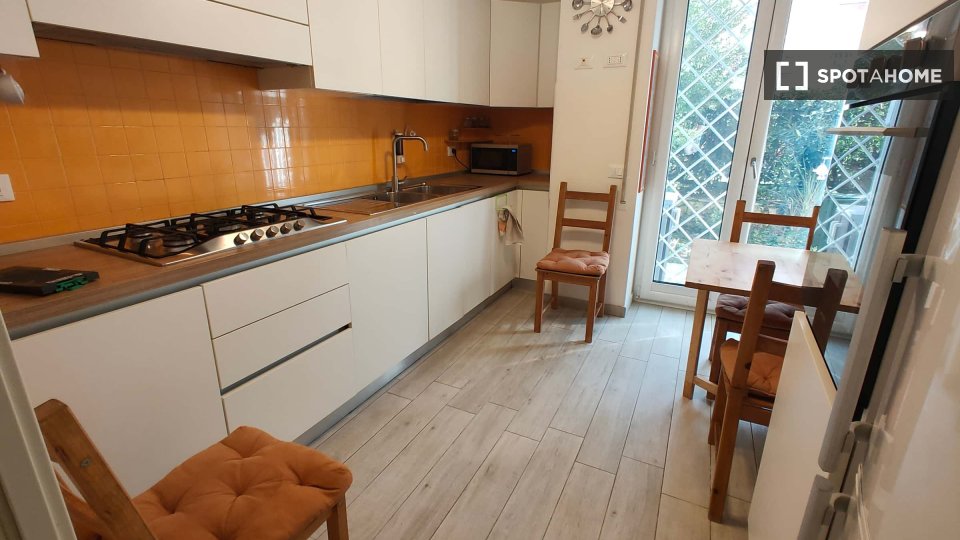 Double room Rome, 1 bed — photo 13