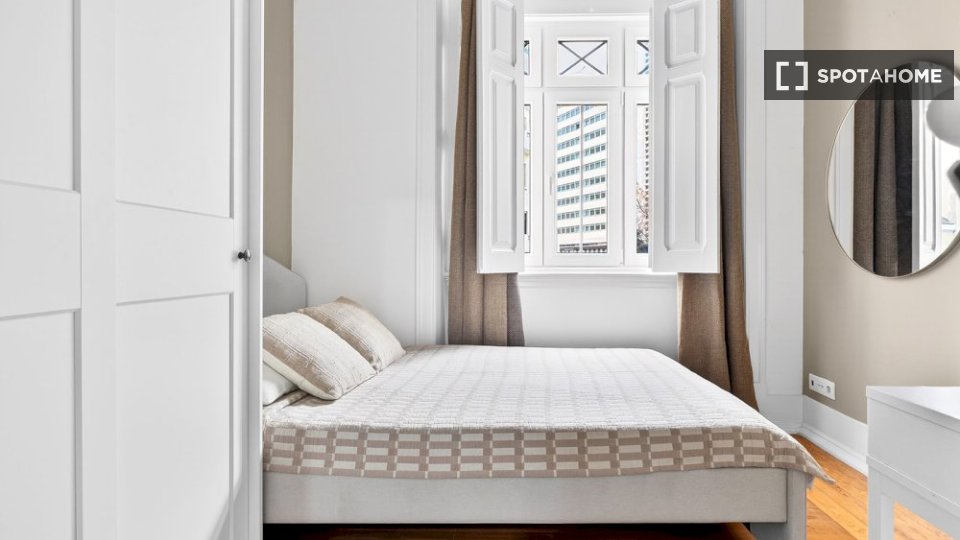 Double room Lisbon, 5 beds — photo 1