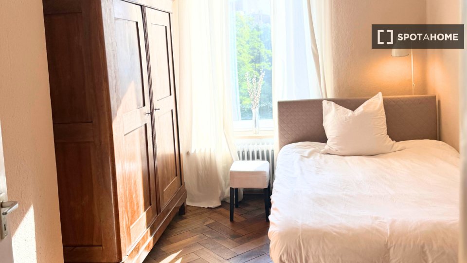 Double room Munich, 3 beds, 12m² — photo 1