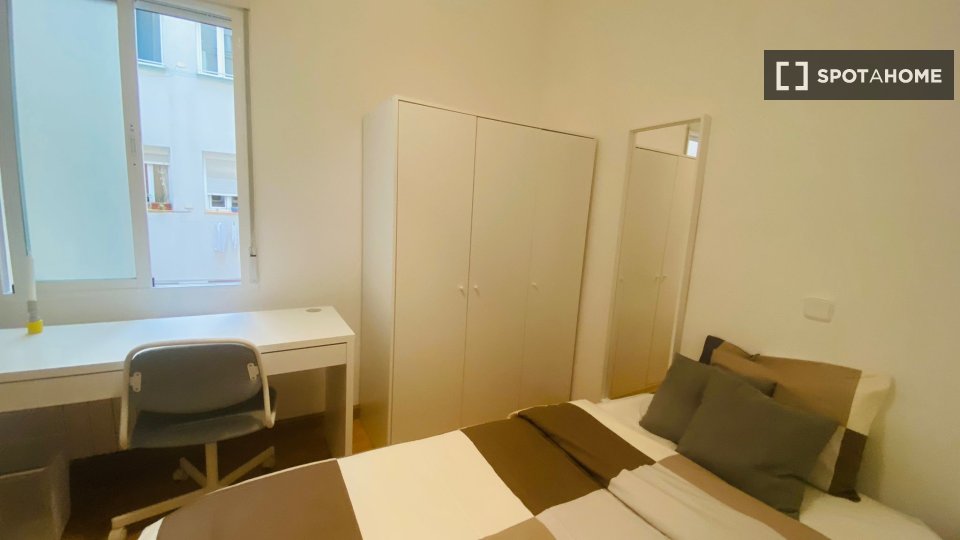 Double room Madrid, 4 beds — photo 14