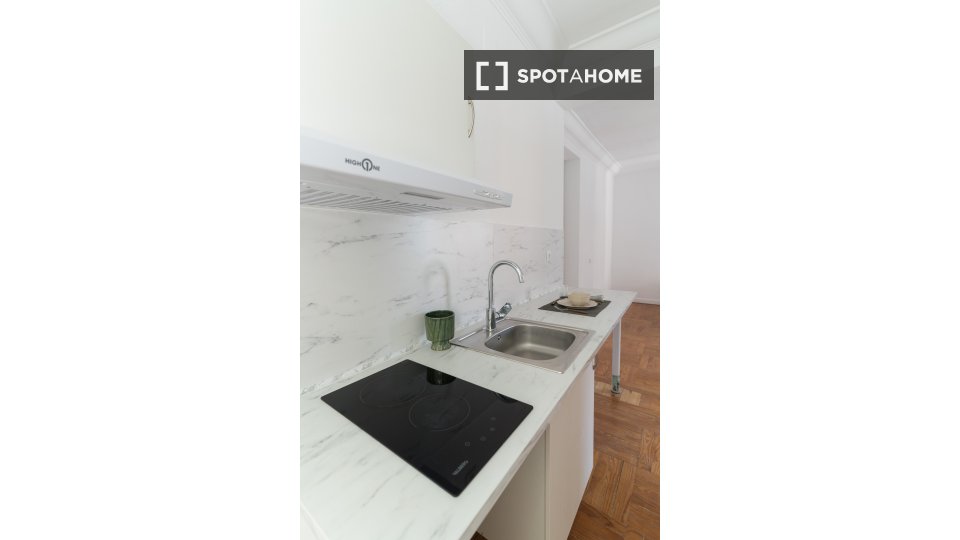 Double room Madrid, 10 beds, 380m² — photo 17