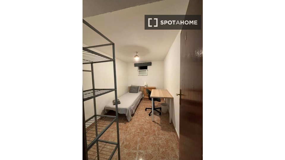 Double room Lisbon, 6 beds — photo 8