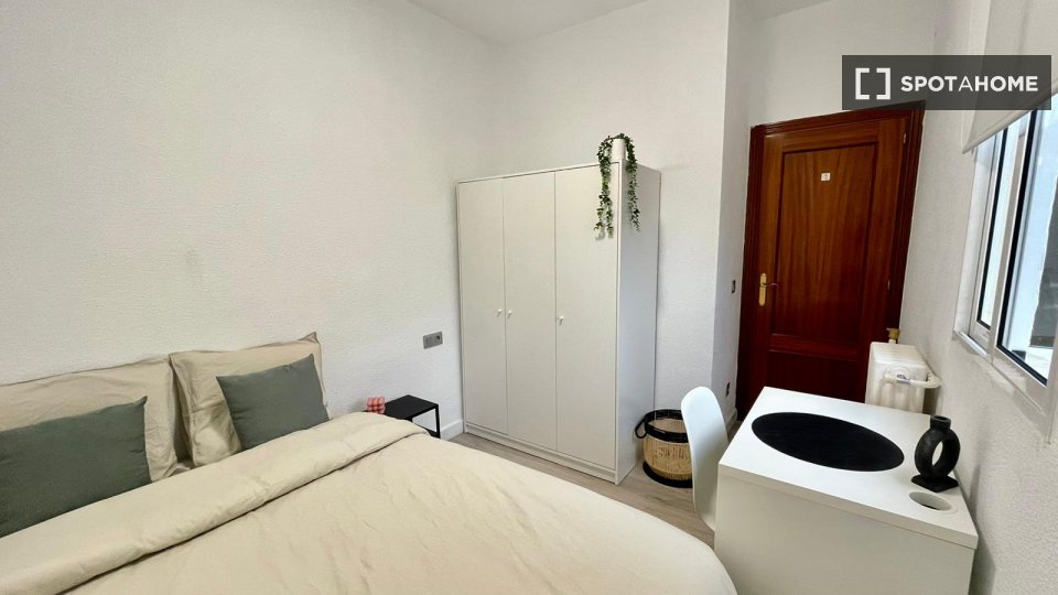 Double room Madrid, 4 beds — photo 18