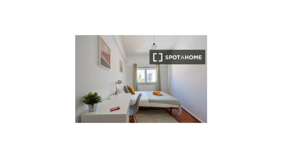 Double room Lisbon, 6 beds — photo 19