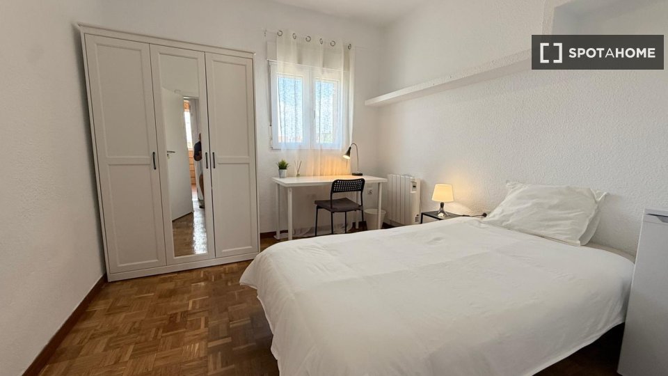 Double room Madrid, 4 beds — photo 21