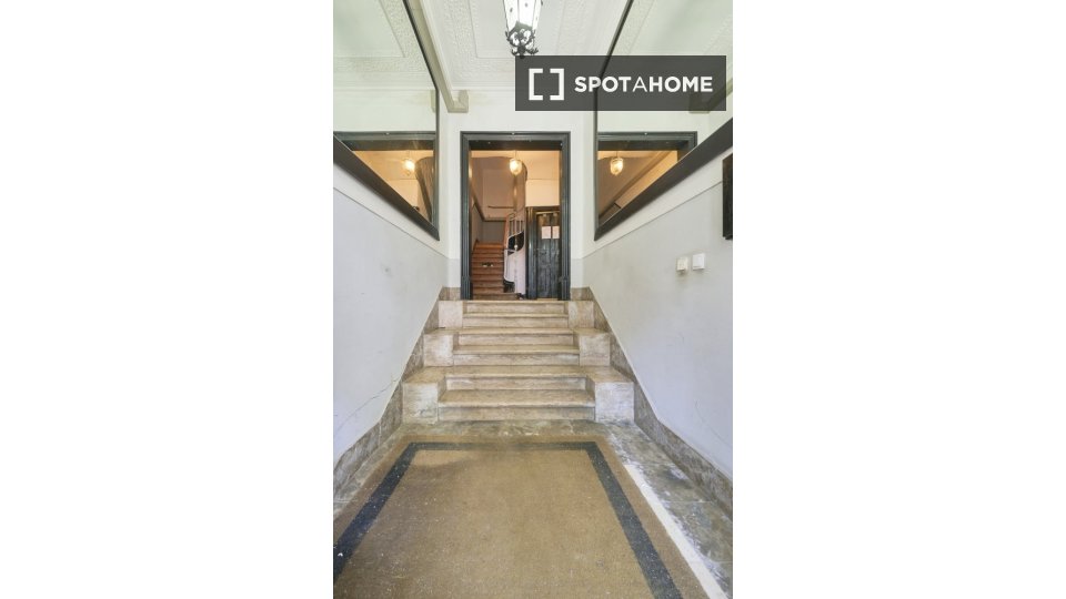 Double room Lisbon, 5 beds — photo 6