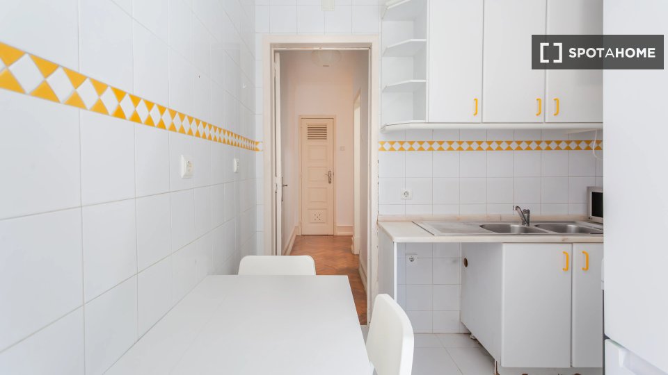 Double room Lisbon, 4 beds — photo 9