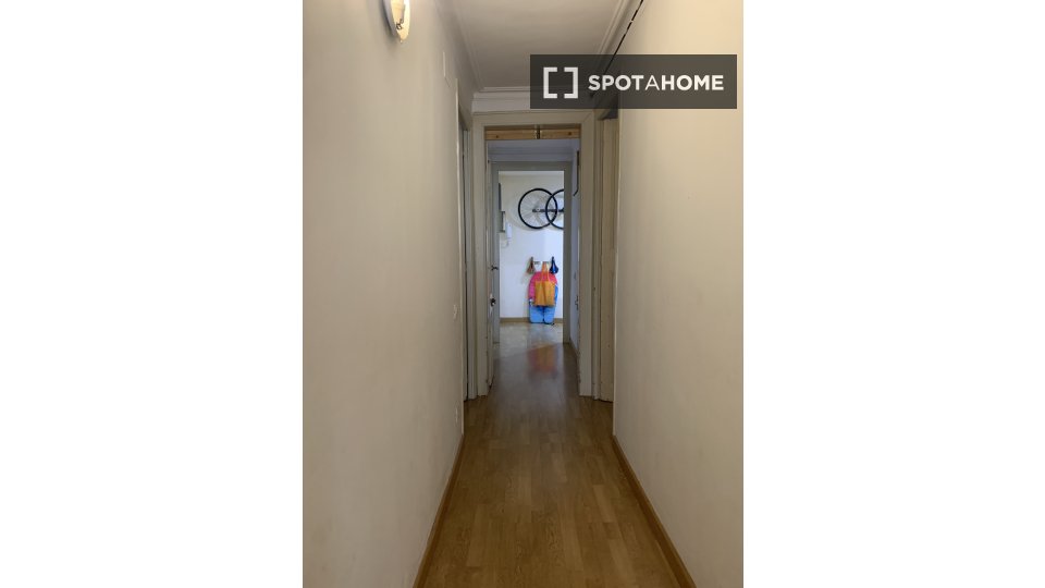 Double room Barcelona, 3 beds, 80m² — photo 8