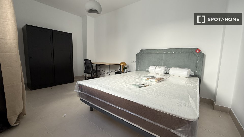 Double room Seville, 2 beds, 98m² — photo 6