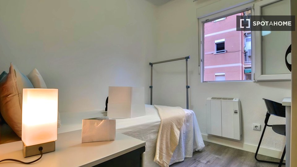 Double room Madrid, 4 beds — photo 20