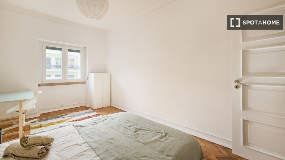 Double room Lisbon, 6 beds — photo 16