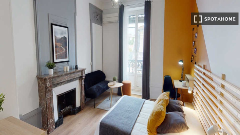 Double room Lyon, 5 beds, 130m² — photo 10