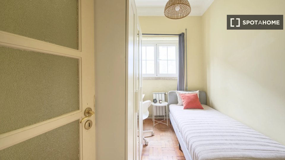 Double room Lisbon, 6 beds — photo 11