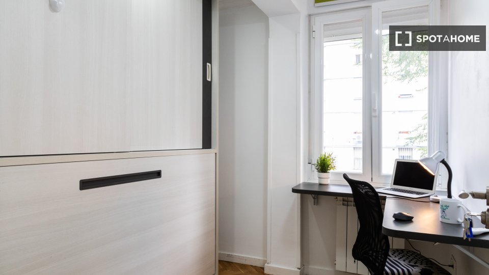 Double room Madrid, 5 beds — photo 1