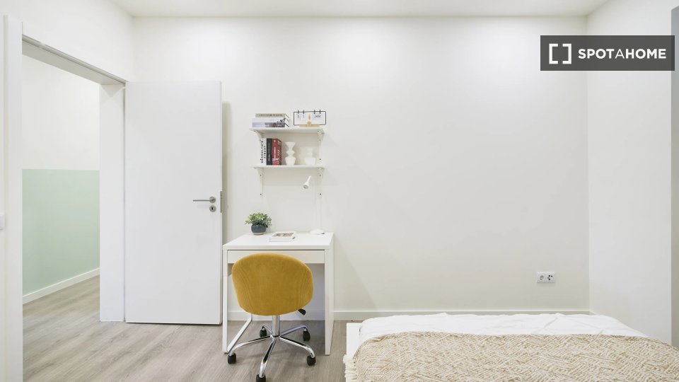Double room Lisbon, 4 beds — photo 14