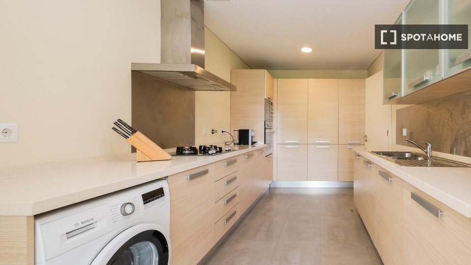 Apartment Lisbon, 1 bed, 125m² — photo 8