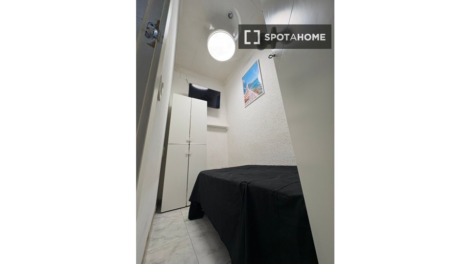 Double room Barcelona, 5 beds, 50m² — photo 20