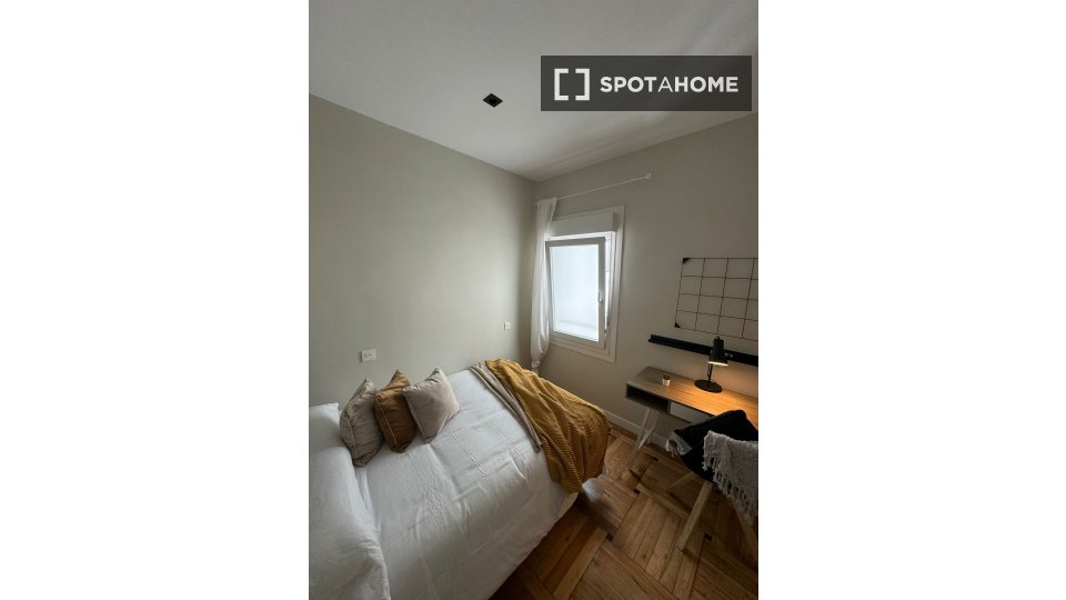 Double room Madrid, 8 beds, 139m² — photo 12