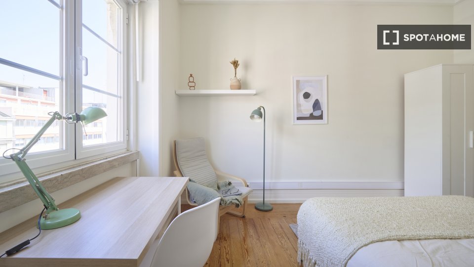 Double room Lisbon, 6 beds — photo 17