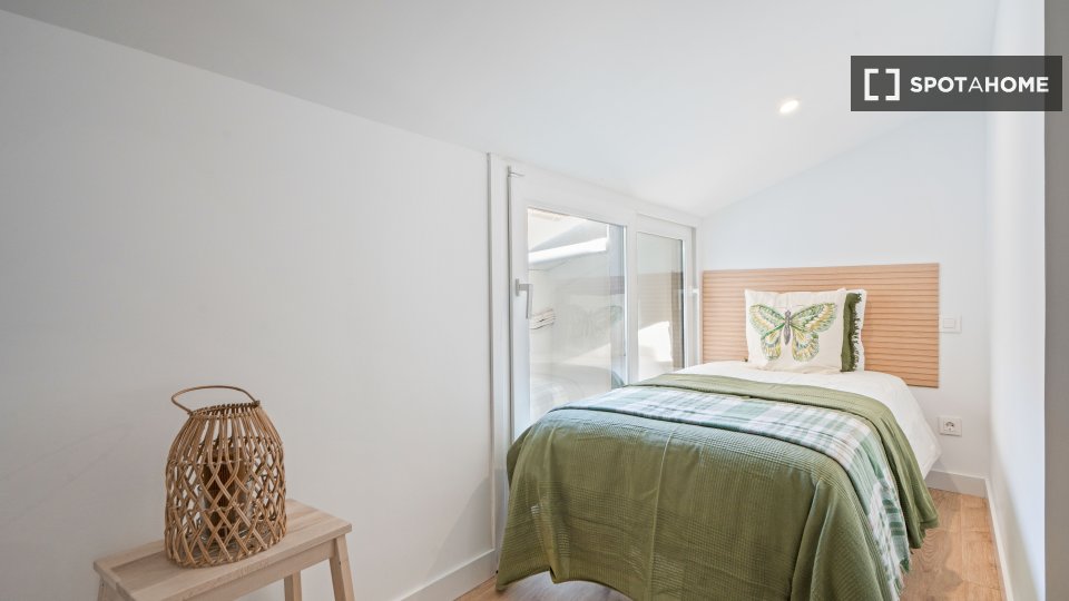 Double room Madrid, 4 beds, 140m² — photo 2