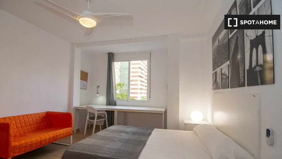 Double room Valencia, 3 beds, 90m² — photo 19