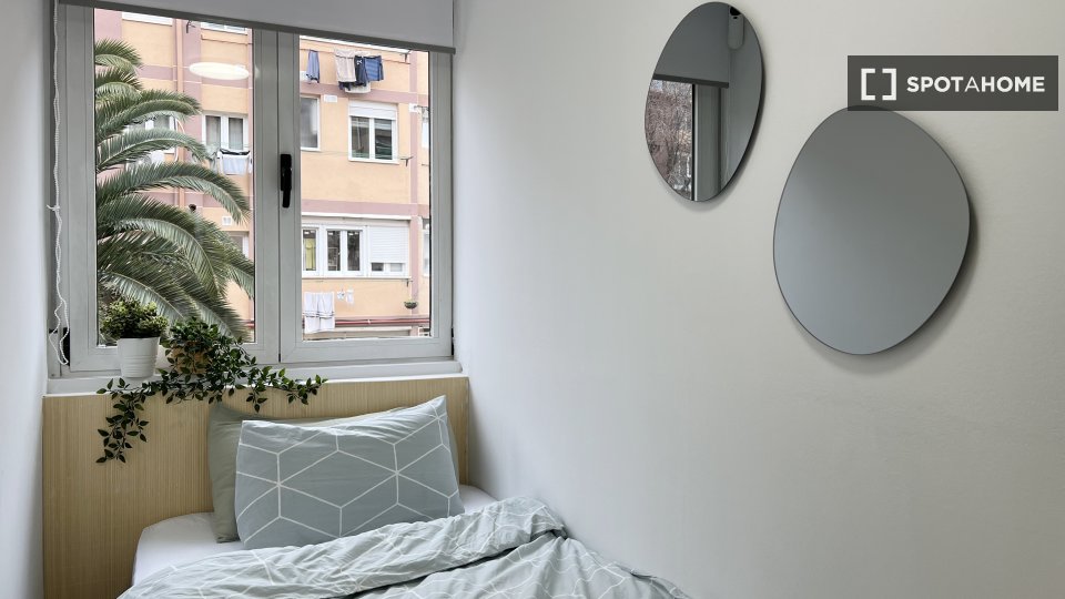 Double room Madrid, 5 beds — photo 11